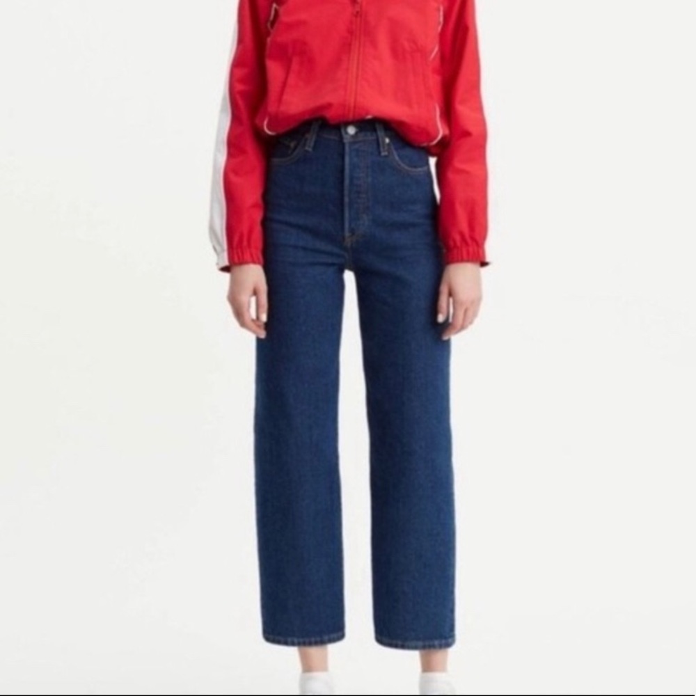 BNWT Levi’s ribcage straight ankle jean size 28